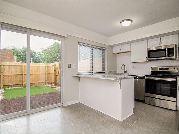 5th image of 1896 Poplar Woods Cir E