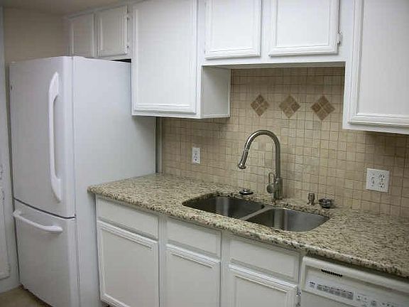4th image of 6408 Bordeaux Ave #6408