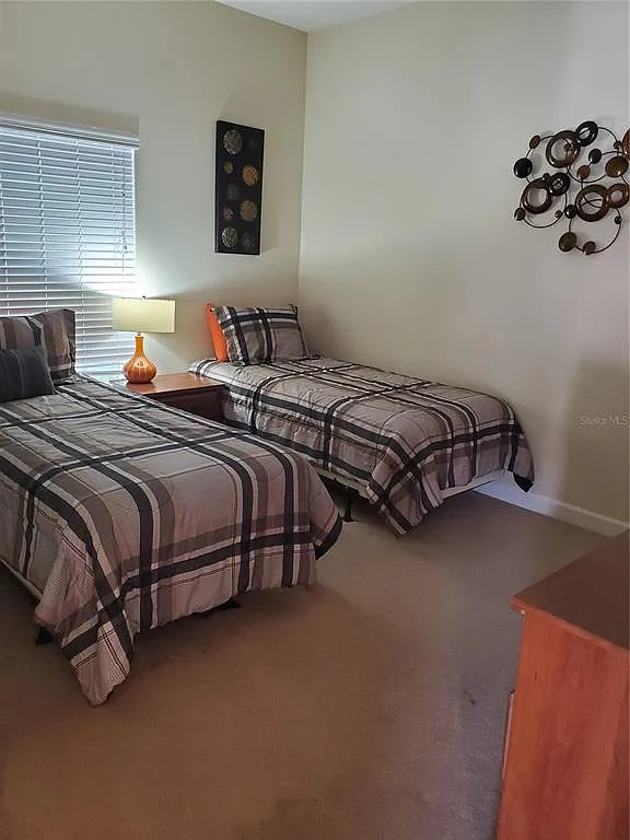 5 bed, 4.0 bath, 2024 sqft, $2,400 — Photo 4