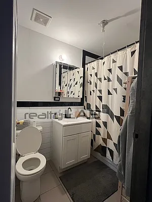 Rented by Realty Lab LLC | media 7