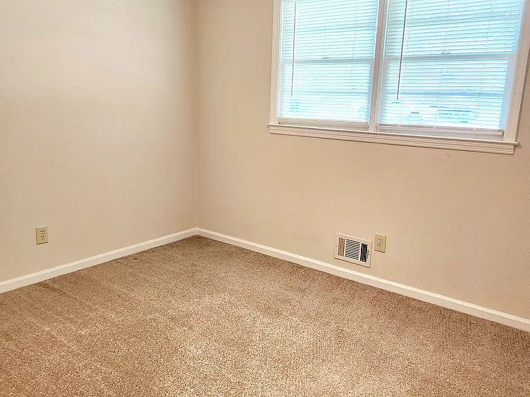 1482 Wesley Dr — Photo 15