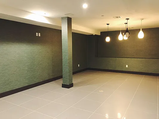 Rented by Manhattan Management LLC | media 50