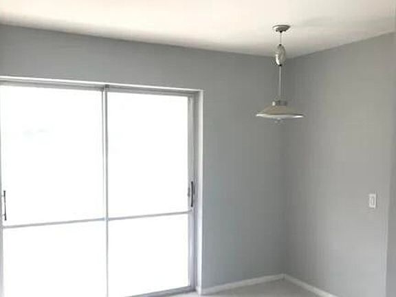 4th image of 2340 NW Sunset Blvd