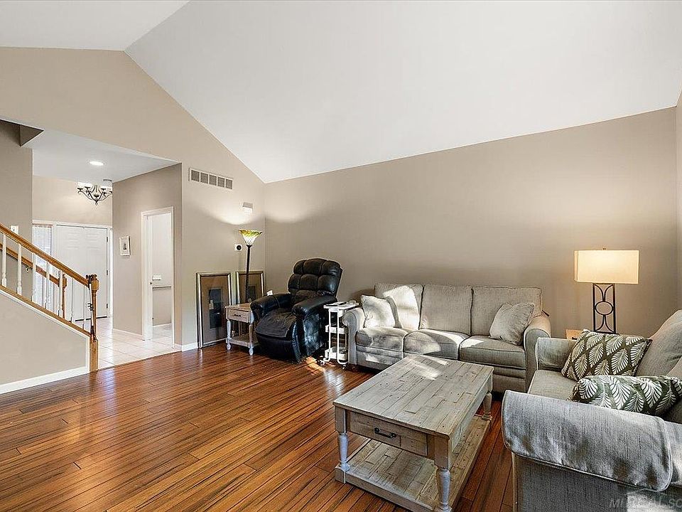 575 Lakes Edge Dr, photo 20