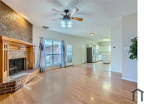 2420 Waterloo Ln — Photo 5