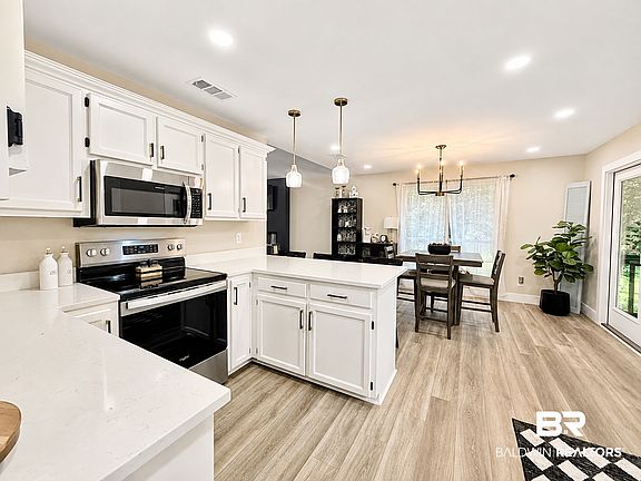 3rd image of 22108 Hill N Dale Dr W