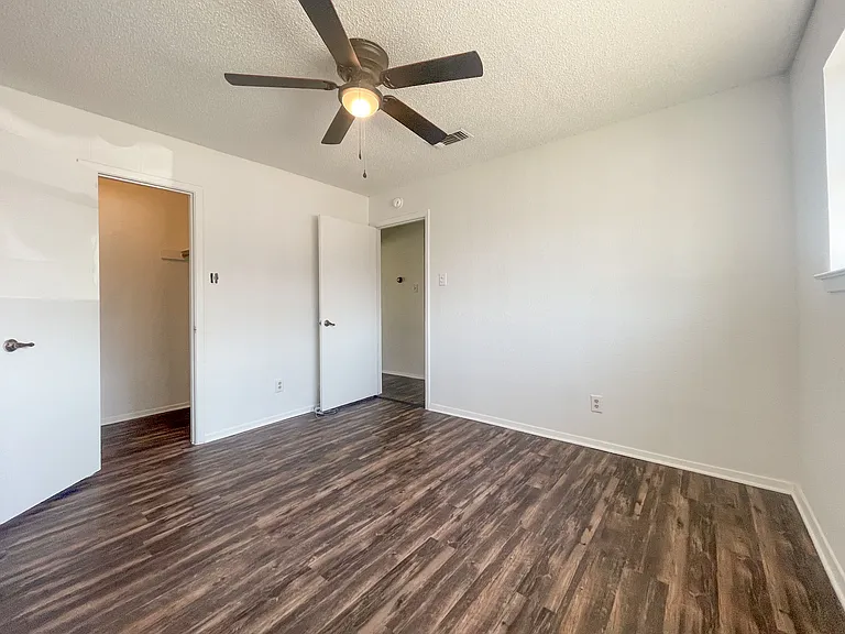 433 W Panther Way — Photo 14