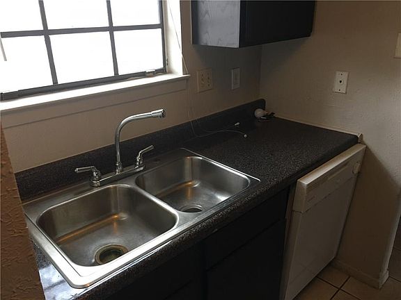 4th image of 4045 Country Club Dr W