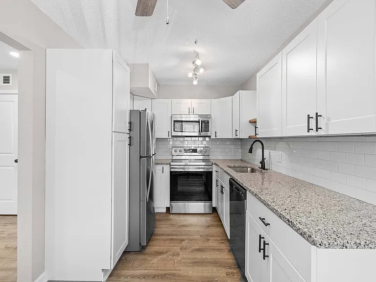 Stoneside Apartments — Photo 38