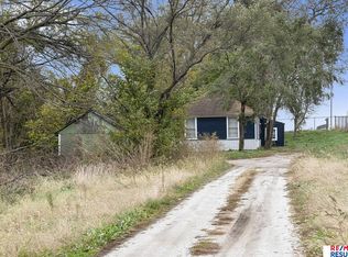 902 Louie Ln, Yutan, NE 68073