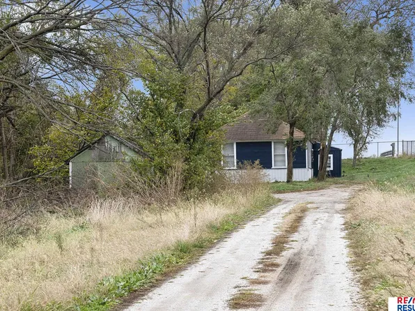 902 Louie Ln, Yutan, NE 68073