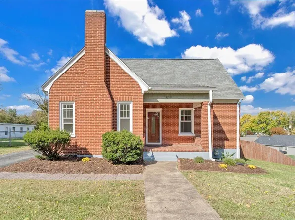 1043 Easton Rd, Salem, VA 24153