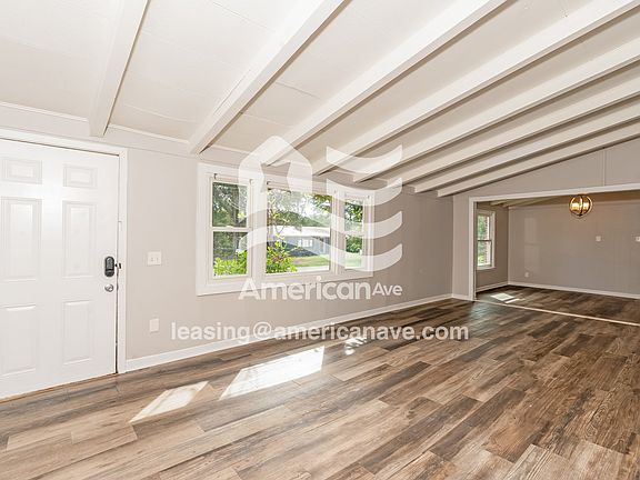 1524040_002_living_room_3.jpg