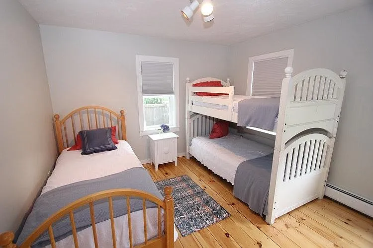 110 Knott Ave — Photo 7