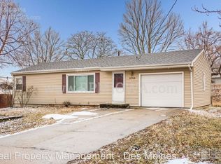 8064 Dema Dr, Des Moines, IA 50320