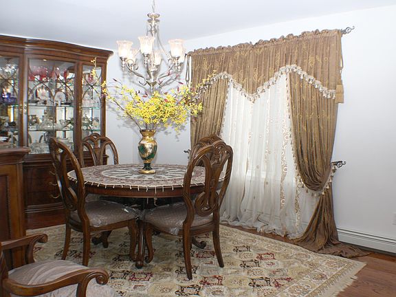 4th image of 133 Giegerich Ave
