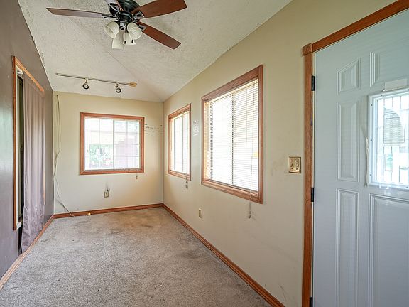 3rd image of 3957 Graceland Ave