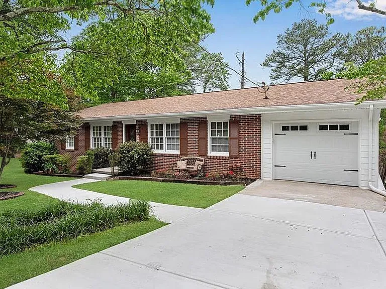 1109 Azalea Cir — Photo 1
