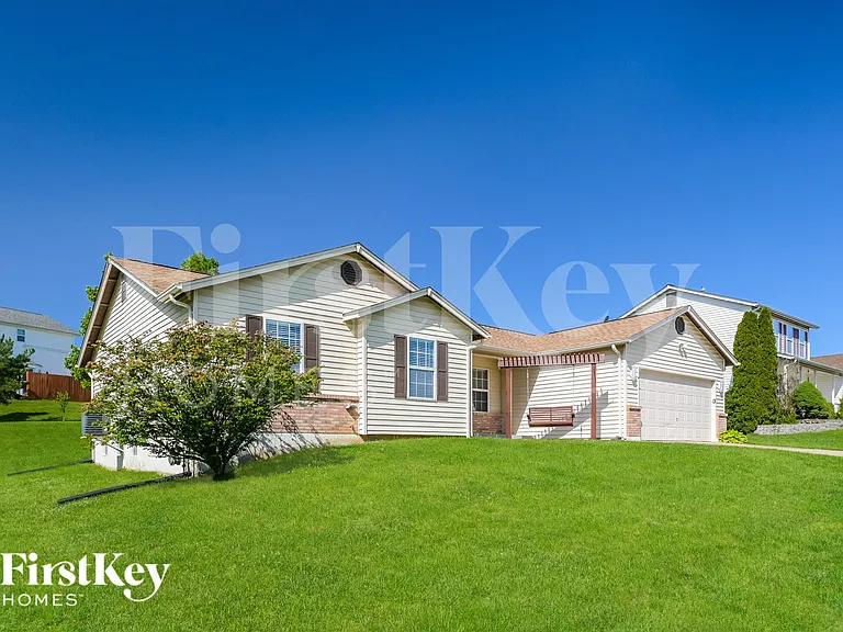 3891 Cambridge Crossing Dr — Photo 2