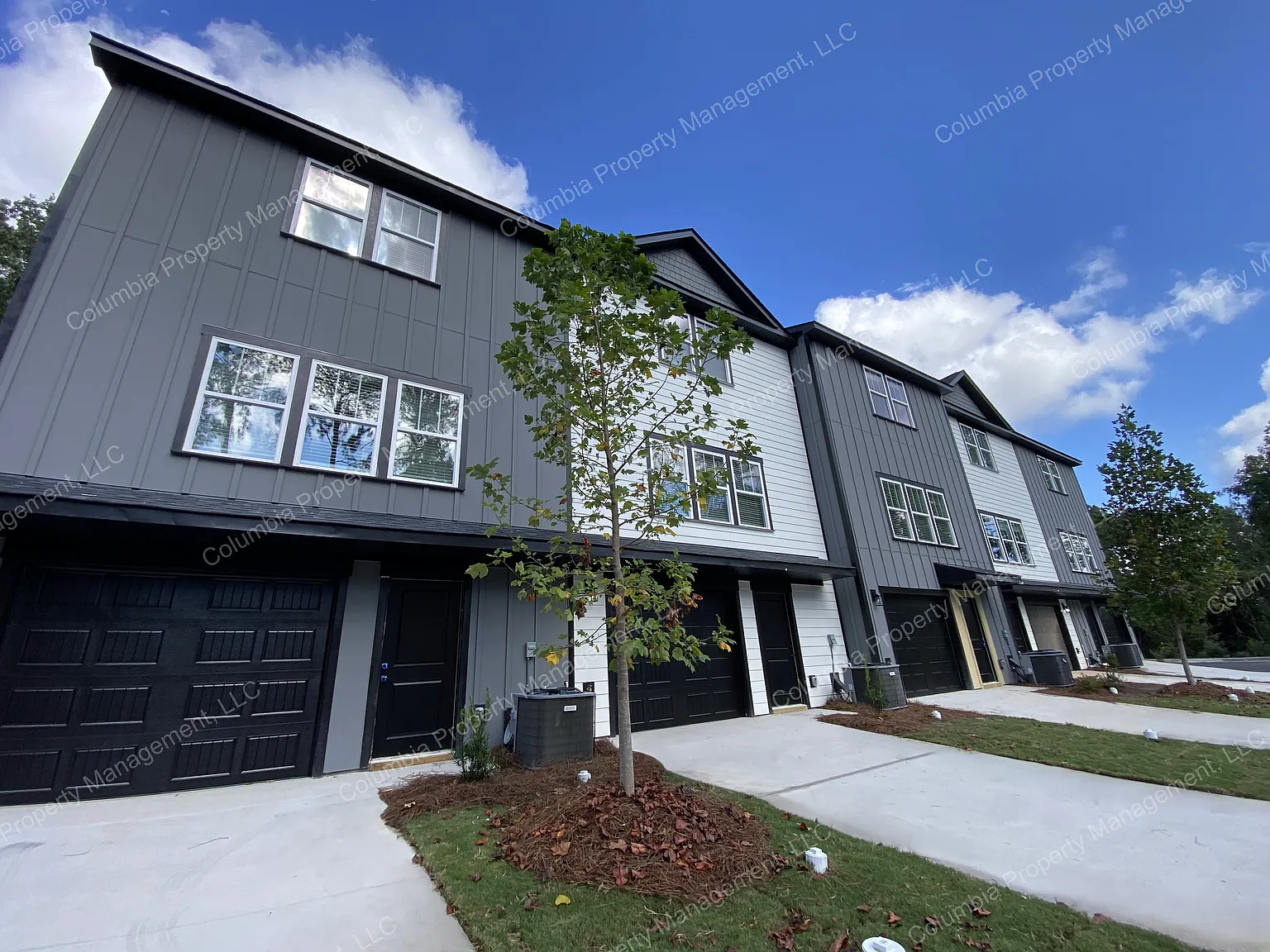 3 bed, 2.5 bath, 1386 sqft, $1,975 — Photo 2