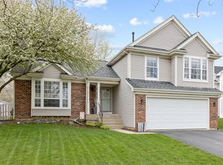 1802 Kennsington Ln, Crystal Lake, IL 60014