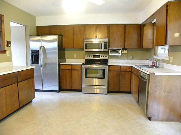 5th image of 702 Bayou View Dr