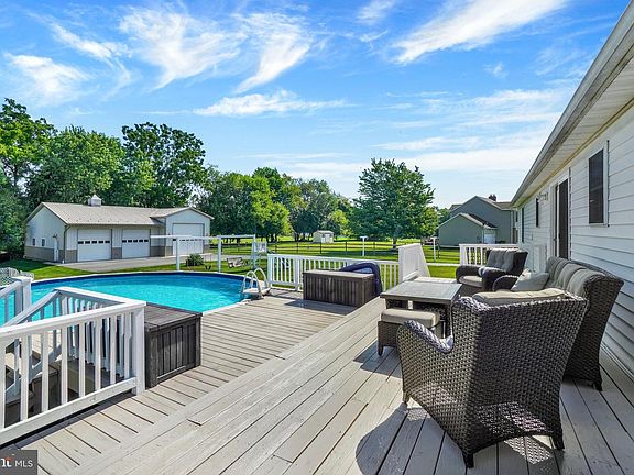 3rd image of 6011 Holly Tree Ct