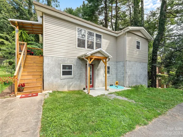 472 County Rd, Waynesville, NC 28785