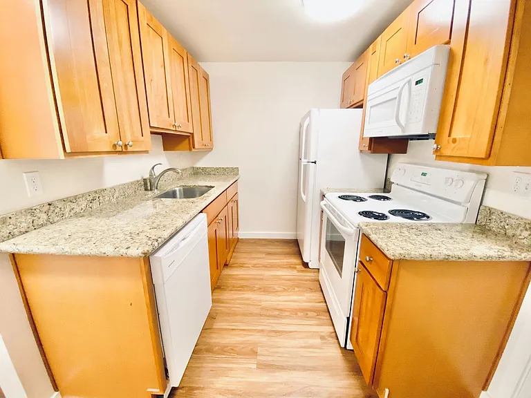 515 East Denny Apartments — Photo 10