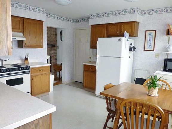 2nd image of 308 Cottonwood Ln