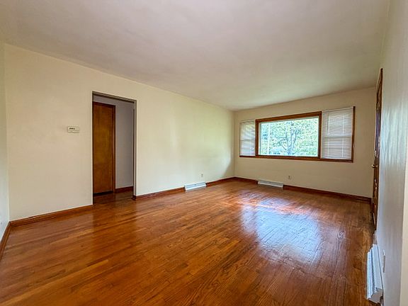 4th image of 344 S Inglewood Ave
