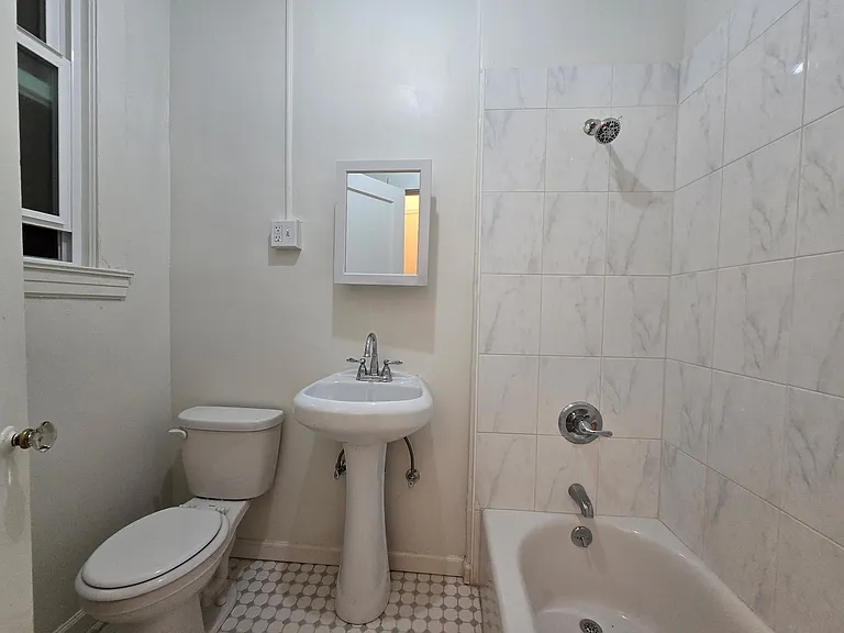 Bathroom pricture 2