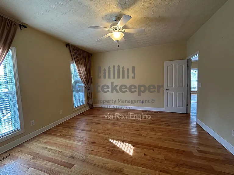 111 Hanbury Ln — Photo 12