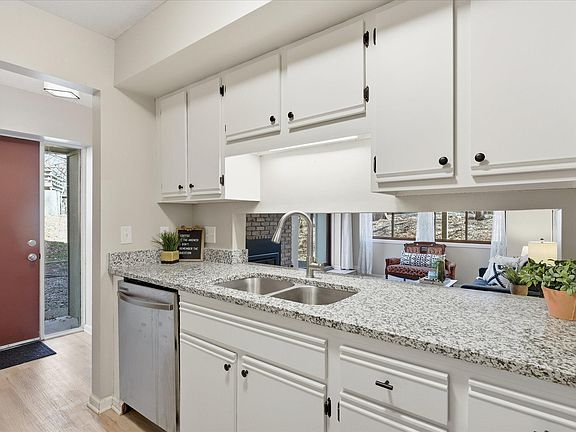 5th image of 1812 Yuma Ln N