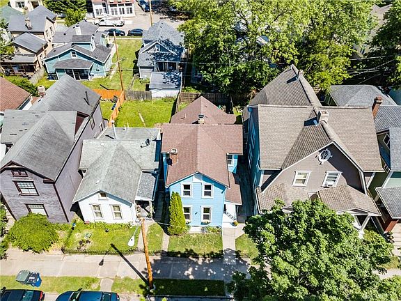 4th image of 255 Park Dr