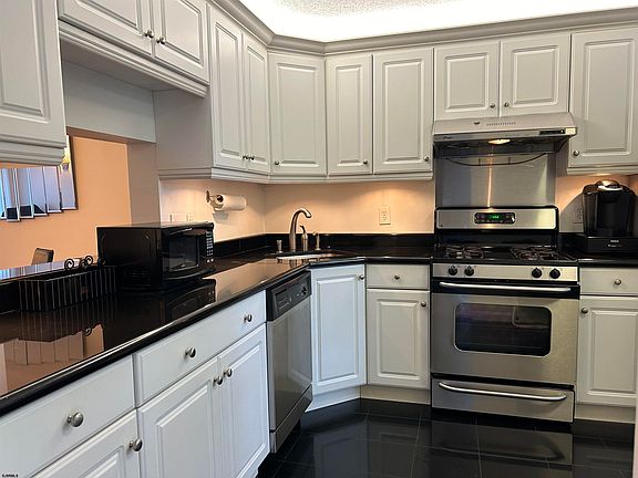 4th image of 172 Rumson Dr #172