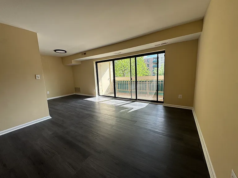 6137 Leesburg Pike #301 — Photo 5