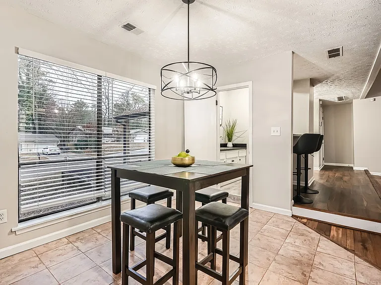 1040 Terramont Dr — Photo 12