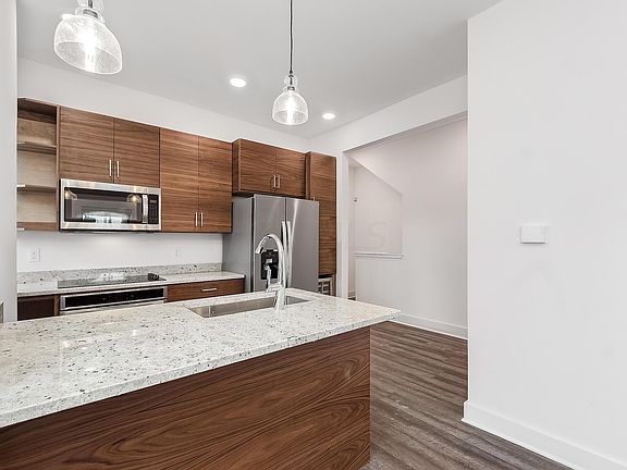 5th image of 298 Wilson Ave #300