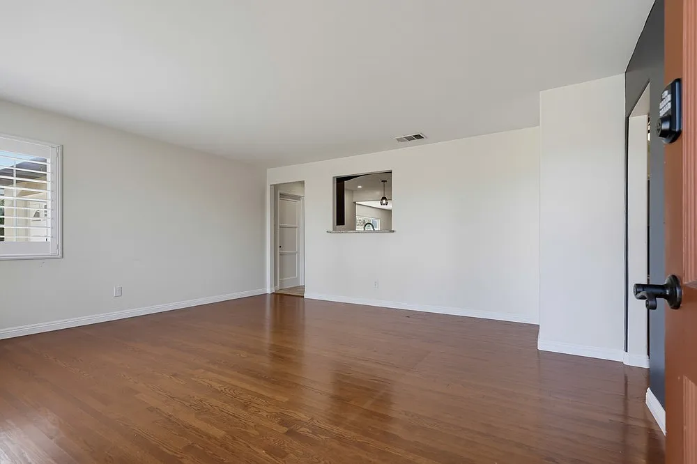 3 bed, 1572 sqft, $4,150 — Photo 3