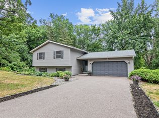 4109 Valentine Crest Rd, Arden Hills, MN 55112