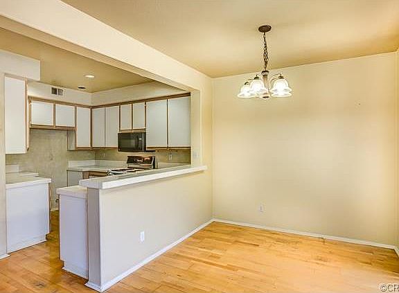 2nd image of 18 Hillgate Pl