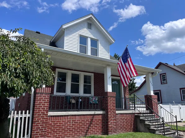 1843 Lindbergh St, Wyandotte, MI 48192