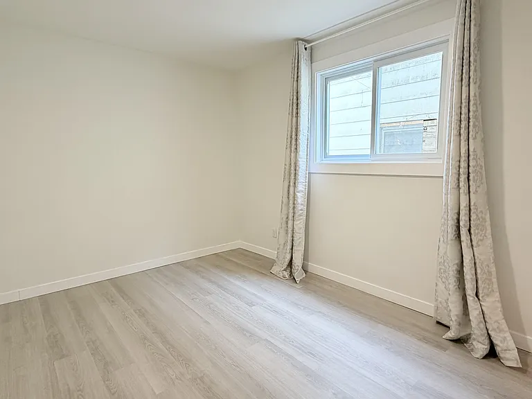 1091 Marion Ave #MAIN — Photo 12