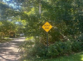 8 Shell Rd, Hampton Bays, NY 11946