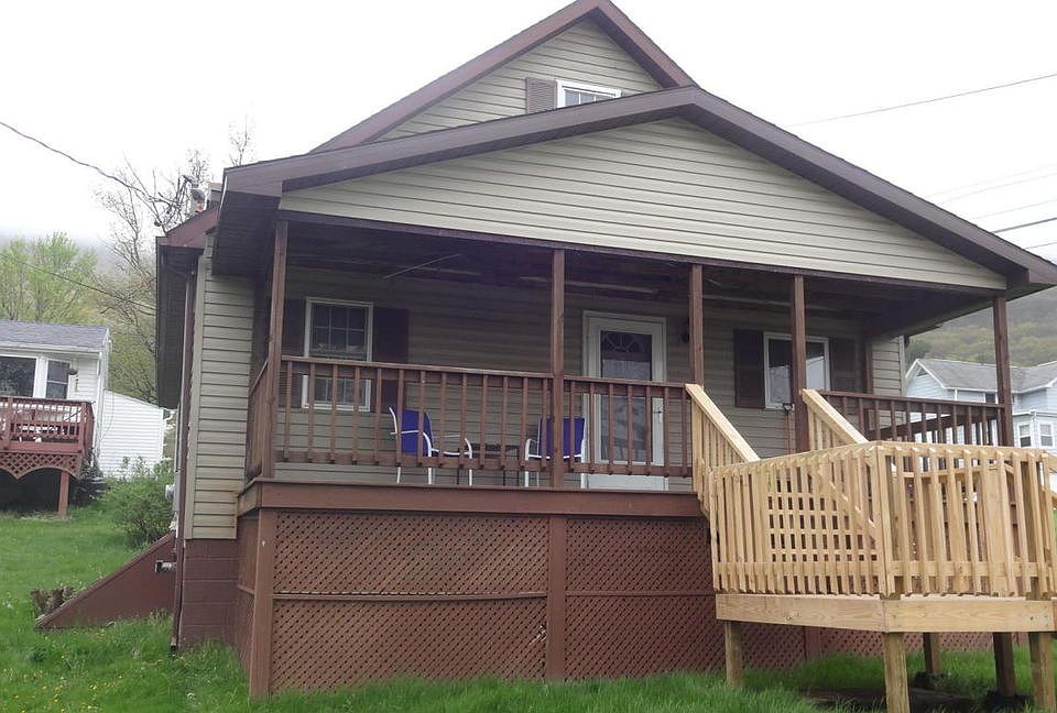 1st image of 416 Thompson St