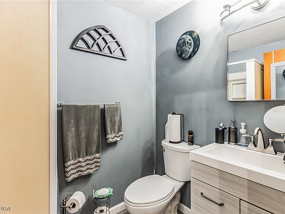 4th image of 5903 Lehman Dr