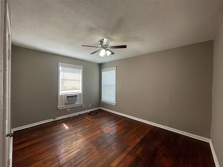 4623 Perry St — Photo 8