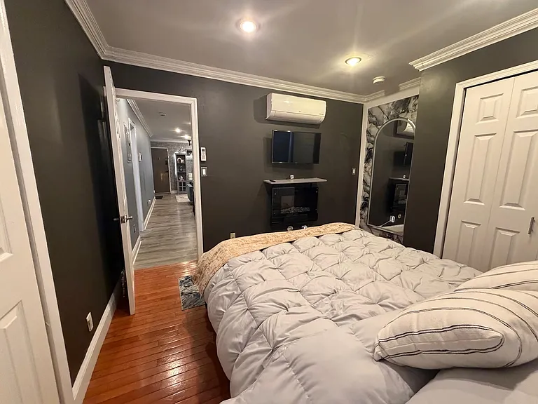 817 10th St #1C — Photo 14