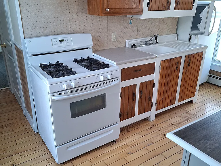 121 Pleasant St #4 — Photo 10
